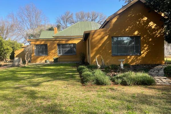 This spacious family home totally renovated a year ago offers the perfect blend of country living with modern convenience, making it ...