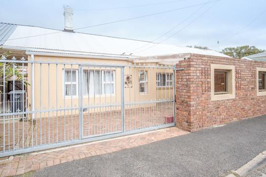 3 Bedroom House for sale in Wynberg