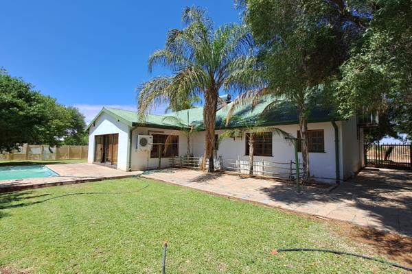 Discover this lovely family home in Keimoes surrounded by vineyards and with the mighty Orange river just close by.  Very affordable ...