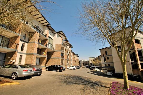 Beautifully renovated ultra modern apartment in a secure upmarket complex. This luxurious apartment comprises of two spacious bedrooms ...