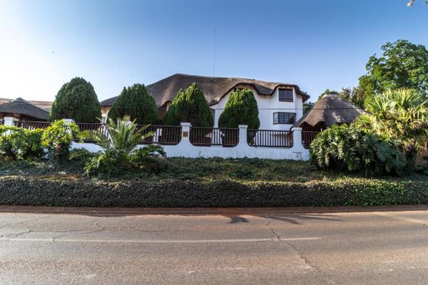 This 6 bedroom, Thatch roof house is situated on the Northen side of Breyer Avenue with direct street access.

The house 600 sqm(plus) ...