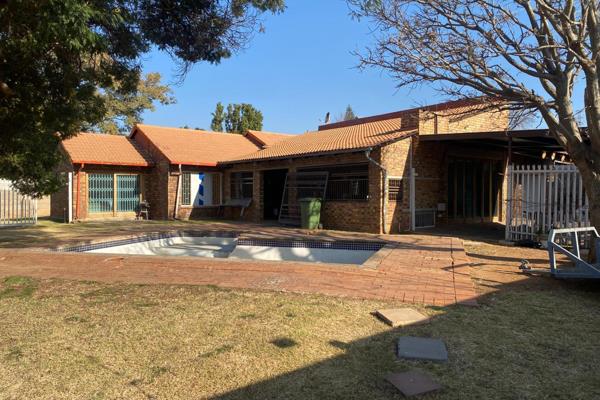 Hurry this home is priced at R1 350 000. Rare find in upper Illiondale. Fixer-upper. ...