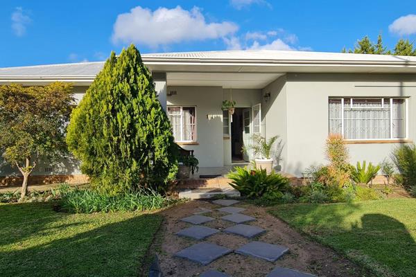 Beautiful 3 Bedroom Home For Sale - R 1 890 000

This well maintained home is situated on the Southern outskirt of Piketberg with a ...