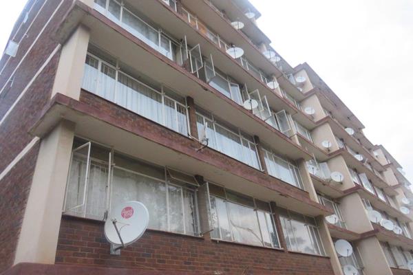 INVESTOR PITCH 

This Property Offer the following : 

One and Half Bedroom with built In Cupboards 

Separate Bathroom and ...