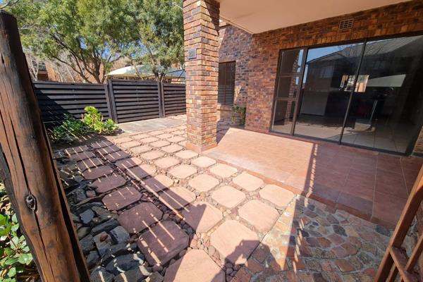 To let - Sunset Boulevard - Sonneveld - Brakpan

2 Bedroom
1 Bathroom with bath &amp; Shower
1 Carport
Fibre ready
24 Hour access ...