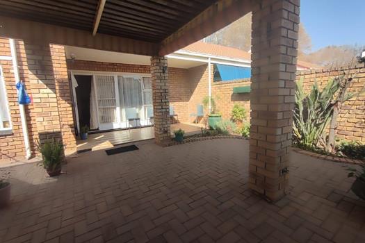 2 Bedroom Townhouse for sale in Vanderbijlpark CE 1