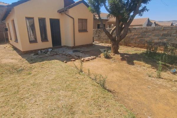 This 2-bedroom house is located in the vibrant community of Mamelodi, Pretoria. The home features a bathroom, offering all the ...