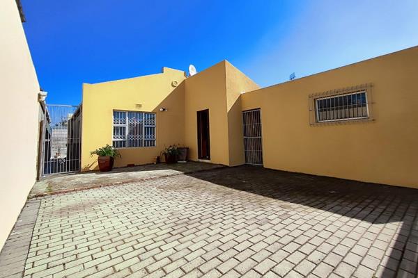 Luxury (Non-Distressed) Auction

Date: Wednesday, 30 October 2024

Expected opening bid: R1 550 000

*Reserve Price: R1 550 ...