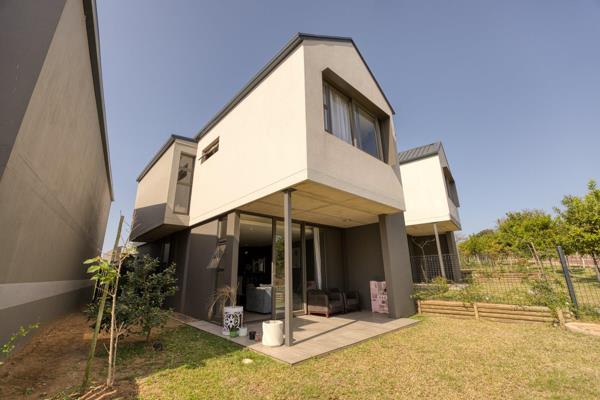 **Sole Mandate**  

Experience the epitome of luxury living in this stunning double-volume unit at The Woods, Elaleni Coastal Forest Estate. This modern home features three spacious bedrooms, two elegantly appointed bathrooms ...