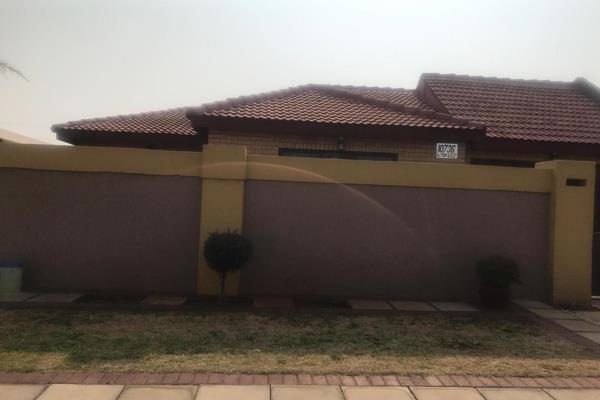 Welcome to your dream property nestled in the heart of Lenasia! This delightful family ...