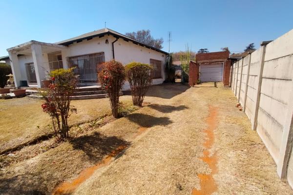 This  house features 
Entrance hall 
Four bedrooms with built in cupboards 
Three bathrooms with tiled floors 
Lounge  and dining ...