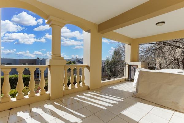 Sole Mandate. 
Welcome to this stunning 3-bedroom apartment, nestled within the secure and well-maintained complex known as Borgo de ...