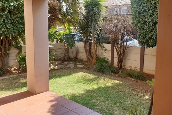 3 bed garden unit in Edenglen

Low maintenance in complex with pool and clubhouse
Covered patio and great established garden 
Large ...