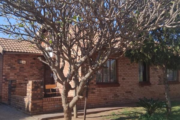 This property is in Kudube ( Themba) Hammanskraal. In a quiet neighbourhood and very ...