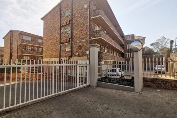 EXCEPTIONAL RESIDENTIAL PROPERTY x 4 FREESTANDING BLOCKS !

High demand units on the border of bedforview !

Spacious units and ...