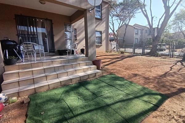 This 2 bedroom apartment is safely positioned in a secured estate. Leeuwenhof Estate is renowned for its security and luxury ...