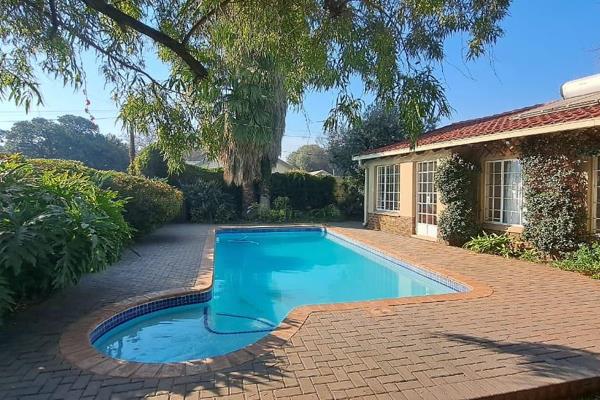 Stunning house for the extended family with an entertainment area and swimming pool!!

This property is located in a very popular ...