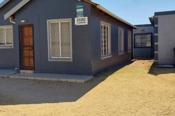 Immaculate 3 bedroom house with 2 bathrooms, neat kitchen with built in cupboards and ...