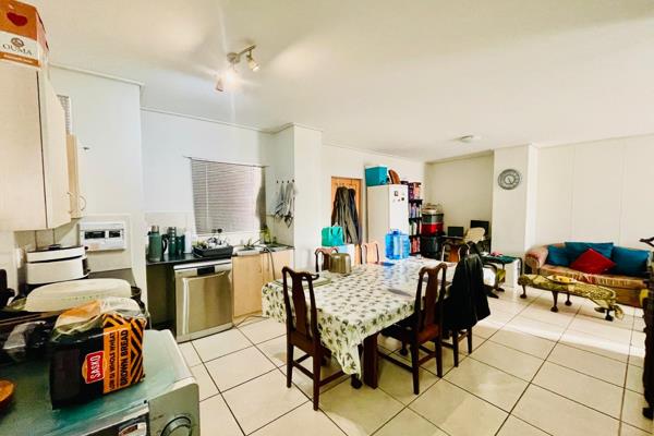 Step into a sunny and well maintained apartment located within the Royal Ascot precinct in Milnerton.

Boasting a sleek open-plan kitchen featuring black countertops and a glass top hob, this unit exudes modern sophistication. The tiled lounge area seamlessly connects to a ...