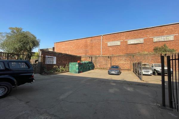 We are pleased to present a versatile industrial factory space offering approximately 363 square meters of functional floor area. This ...