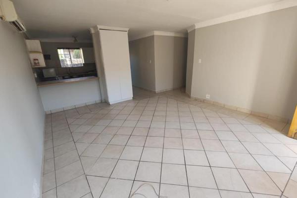 Will be newly renovated !!!!!!!
3-Bedroom Townhouse with Private Garden and Lapa

This spacious 3-bedroom townhouse features 2 ...