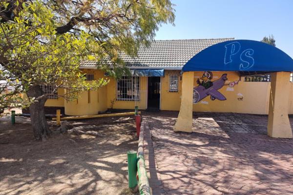 This Corner stand is  in a very busy part of Edenvale CBD.
The property has 2 entrances and a large front garden area.
Currently ...