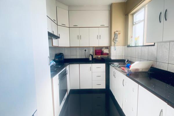 Charming Central Durban Apartment for Sale!

Discover this cozy 1.5-bedroom, 1-bathroom gem located in the heart of Durban Central. ...