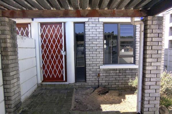 Presenting a perfect investment opportunity in the highly sought-after Platinum Place of Oakglen, Cape Town. Offering a neat 2 bedroom ...