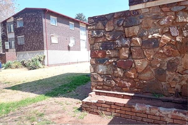 2-Bedroom Renovated Apartment on Third Floor for only R539 000
This lovely 2-bedroom apartment has been recently renovated and is ...