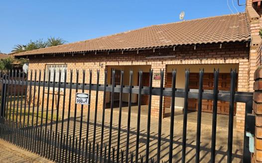 3 Bedroom House for sale in Lydenburg