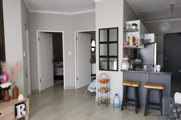 Invest in this gem!

Belgravia, Bellville: Centrally located, modern ground floor apartment with 2 bedrooms, built-in cupboards ...