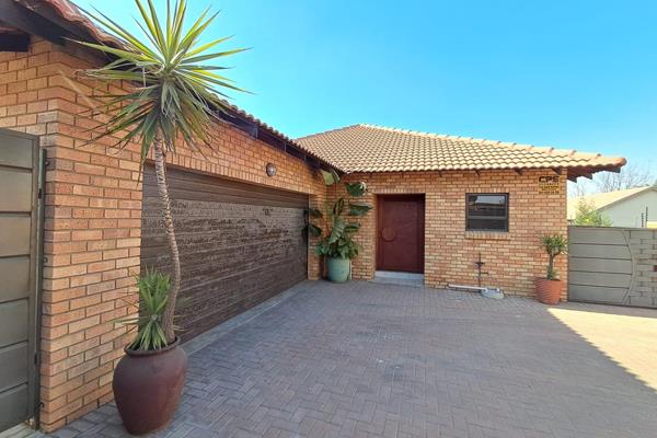 This home offers 3 well sized bedrooms - main room has a walk through dressing area. 

2 modern full bathrooms – the first bathroom is ...