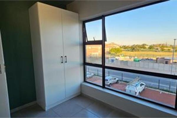 FLAT-SHARE &#160;2-Bedroom Apartment in Belhar Lofts, Belhar suitable for students or young professionals.
Welcome to Belhar Lofts ...