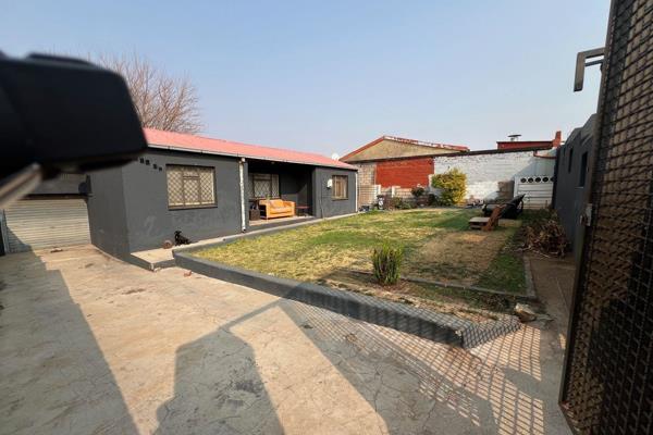 This one big room has built-in cupboards. It has a a lounge, a dining room and a bathroom. There are four outside rooms with built-in ...