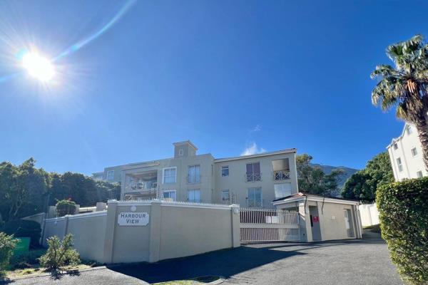 This charming apartment is nestled in a leafy area of Hout Bay, at the foot of Baviaanskloof just off of the Main Road.  A gentle ...