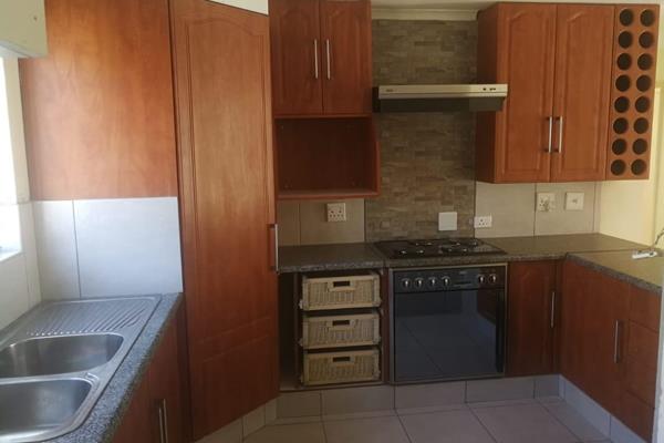 A newly renovated house with modern finishes available to rent, located in a quiet and secure area.
The property features include:
- ...