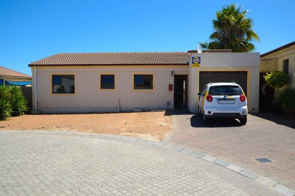 This lovely property is located in a quiet cul de sac within the family-oriented area of Eikenbosch. It is conveniently situated within ...