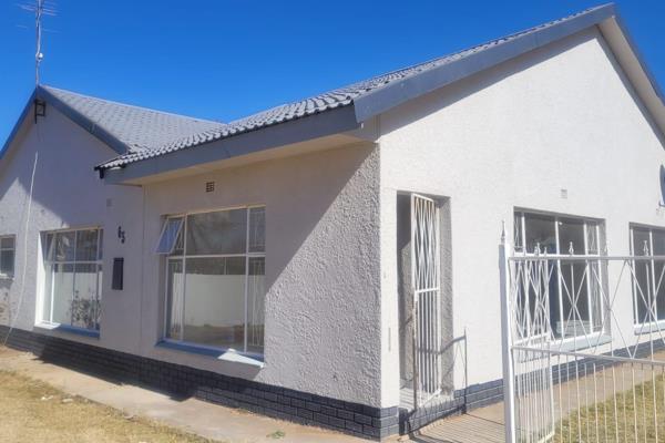 Nearest offer to R980 000.00 will be considered! Newly renovated big family home awaiting a big family
4 Bedrooms
3 ...