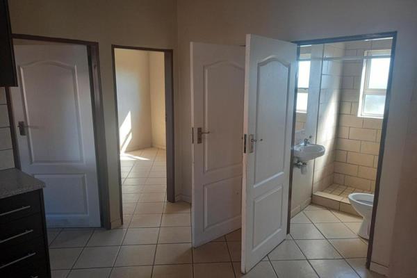 SINGLE ROOM ONLY for rent (SHARING UNITS) for only R2500.00 per room.
ONE person only per room, NO couples.
This is NOT a one-bedroom ...