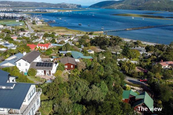 Discover the perfect canvas for your dream home in the heart of Knysna! This spectacular vacant stand, located in the prestigious ...