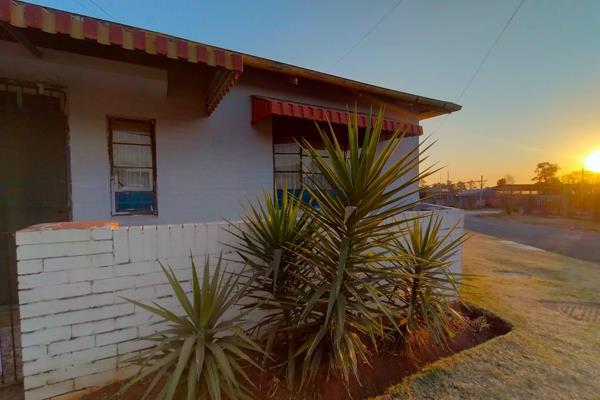 This property features 
Three bedrooms with cupboards two bedrooms with wooden floors and one with carpet 
 one bathroom with tiled ...