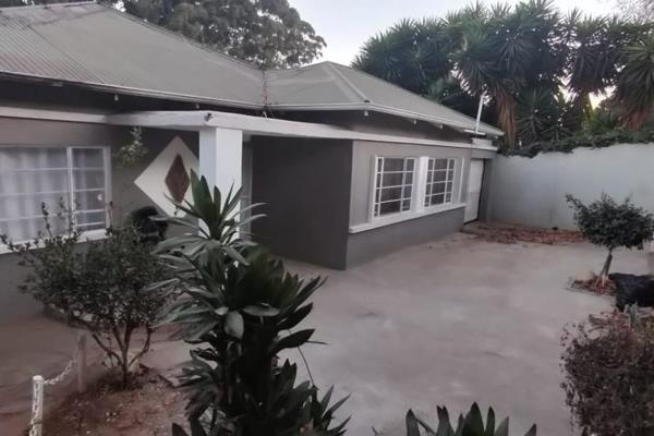 PASSIVE INCOME OF R9 800 per month
Investment Opportunity: 3-Bedroom House with Income-Generating Flatlet

Are you an investor looking ...