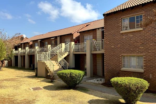 Mooikloof Estate Lock-Up and Go

Discover this charming 2-bedroom ground-floor apartment nestled in the secure and tranquil Mooikloof ...