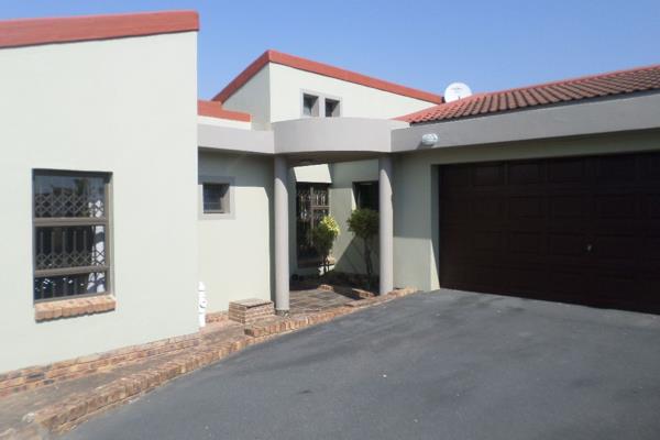 Stunning face brick unit in a secure complex in Uvongo!

Features:

- 3 Bedrooms with built-in cupboards and trellis windows
- 2 ...