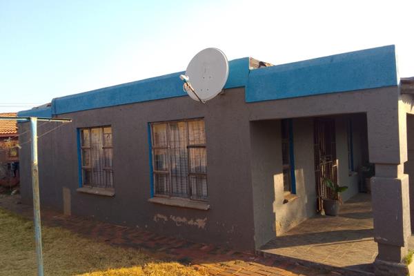 Welcome to this delightful 2-bedroom house,1 Bath, Kitchen1 lounge with 3 outside rooms. Located in Lenasia South Hills. This ...