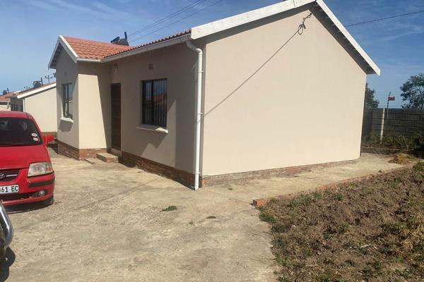 3 Bedroom, 2 Bathroom house in secure River Wood Echo Estate 10km from East London - close to East London Airport.

Located in a safe ...