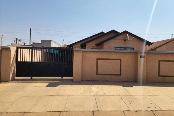 This cheerful family home is situated in the quiet area of Protea Glen Ext 12. It consists of three spacious bedrooms, the main bedroom ...