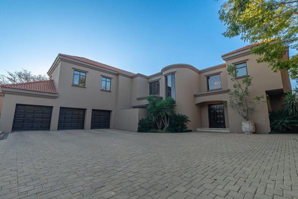 This Immaculate home is beautifully positioned in Khyber Fountains. 
The entrance welcomes you and leads into expansive living and ...