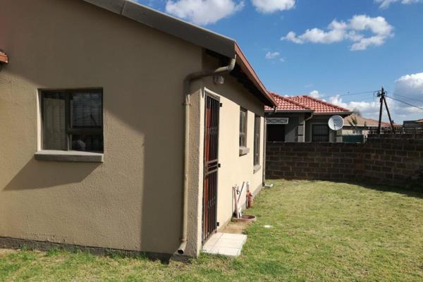 Stunning little 2 Bedroom house with 2 bathrooms
Lounge
Big garden
And best of all Pet friendly

Come have a look at this dollhouse. I ...