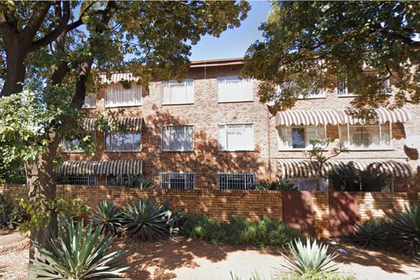 GROUND-Floor Apartment with private garden 

This generously sized ground floor unit ...